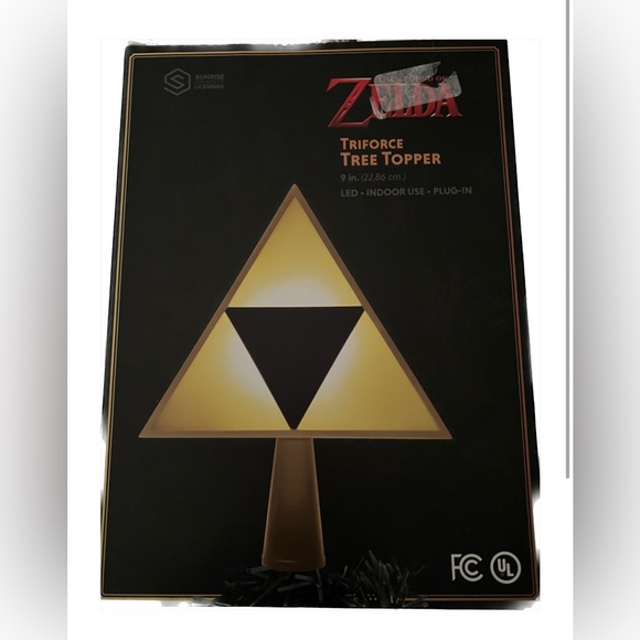 Nintendo | The Legend of Zelda | Triforce Light-Up Tree Topper - Picture 2 of 4